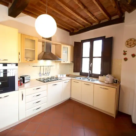 Serena Apartment, Cosy Close Center Town Lucca